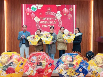 Những món quà ấm áp đầy tình cảm của Ban giám đốc, BCH Công đoàn Trung tâm