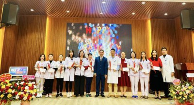 Trung tâm Y tế tổ chức giao ban, chào cờ tháng 3.