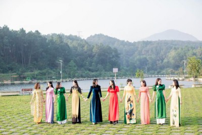 ​Áo dài tôn vinh vẻ đẹp nữ cơ quan Trung tâm Y tế huyện Can Lộc ​