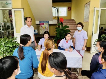 TTYT huyện Can Lộc triển khai chiến dịch “Tăng cường truyền thông lồng ghép dịch vụ chăm sóc SKSS-KHHGĐ ” năm 2023