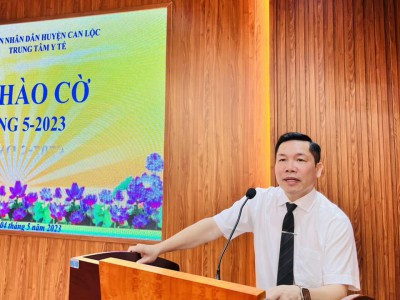 Trung tâm y tế can lộc tổ chức chào cờ tháng 5