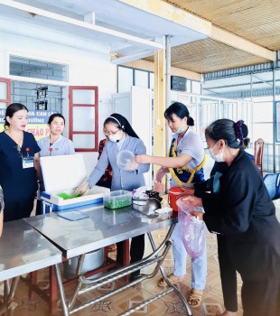 Những bát cháo miễn phí dành cho bệnh nhân tại trung tâm y tế huyện can lộc