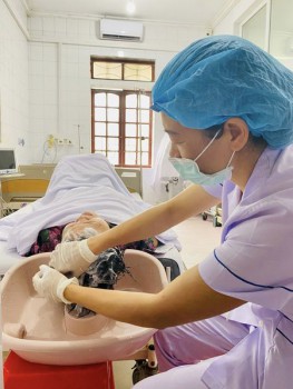 TRUNG TÂM Y TẾ CAN LỘC TỔ CHỨC HOẠT ĐỘNG CHÀO MỪNG NGÀY QUỐC TẾ ĐIỀU DƯỠNG 12.5