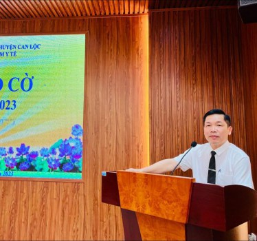 TRUNG TÂM Y TẾ CAN LỘC TỔ CHỨC CHÀO CỜ THÁNG 7