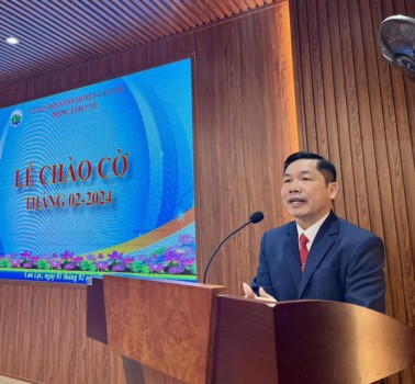 TRUNG TÂM Y TẾ TỔ CHỨC LỄ CHÀO CỜ THÁNG 2