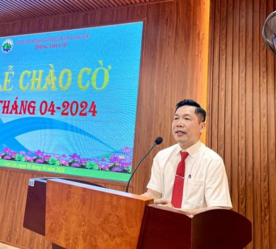 Trung tâm y tế tổ chức lễ chào cờ tháng 4